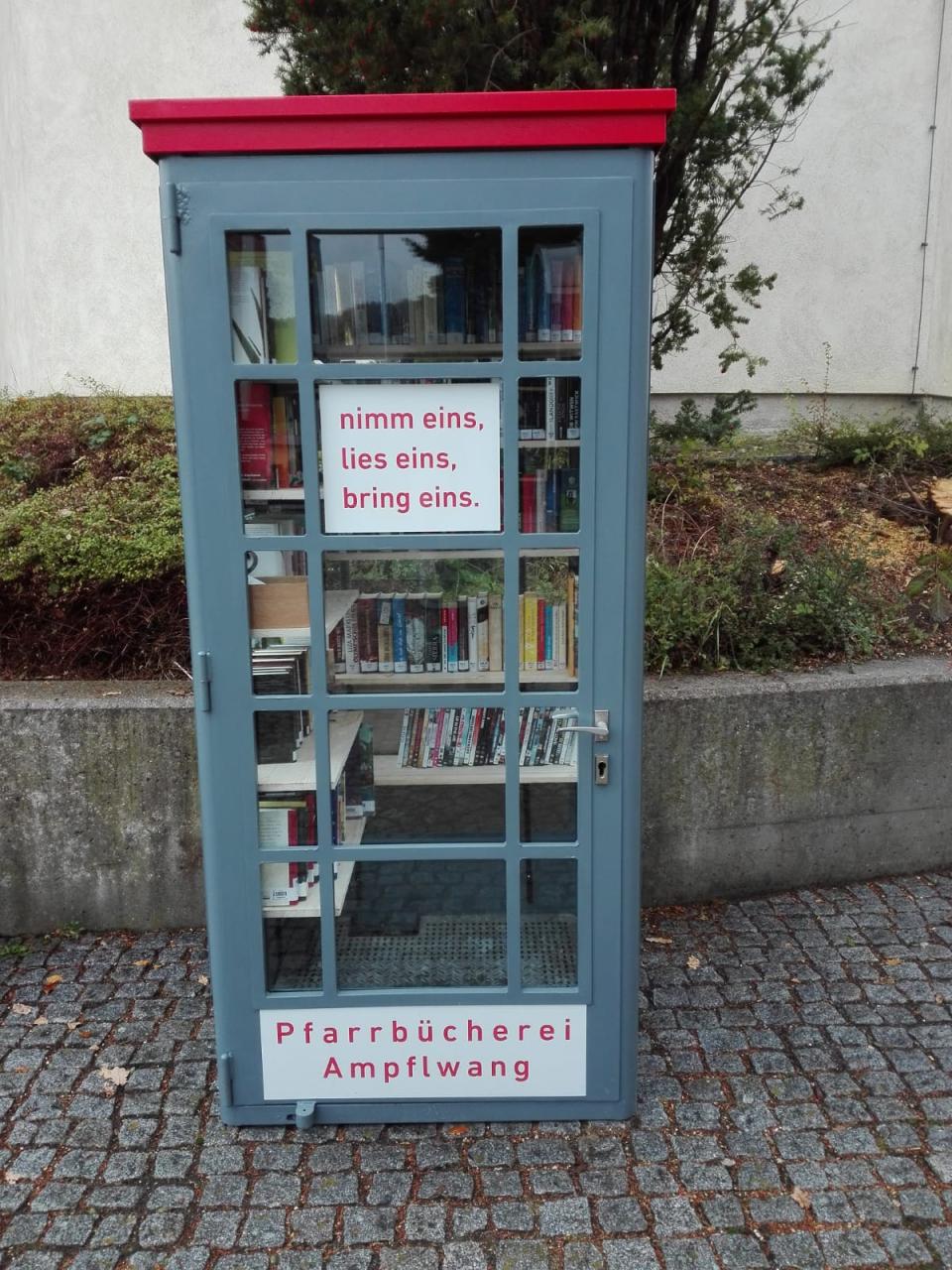 Bücherzelle der Pfarrbücherei Ampflwang